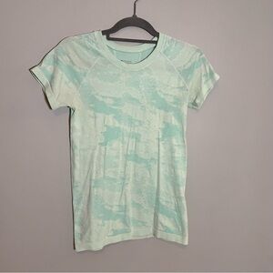 Athleta Momentum Green White Camo Compression Short Sleeve Athletic T-Shirt